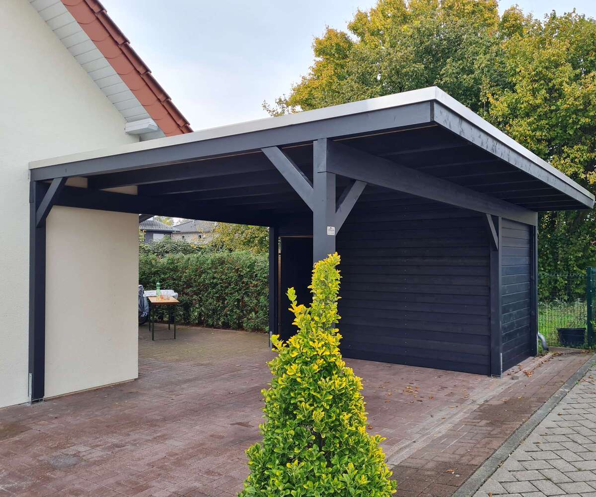 Carport mit seitlichem Abstellraum