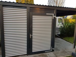 Abstellraum mit Aluminiumwänden