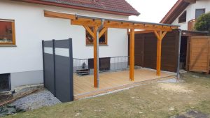 Überdachung mit Lärchen-Fußbodendeck