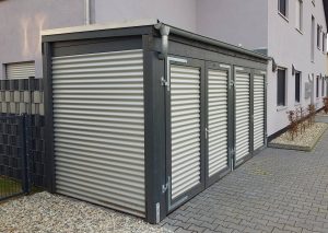 Abstellraum aus Holz und Metall