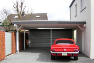 Carport aus Holz und Stahl, weiß