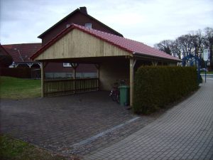 Satteldach-Carport mit Pfanneneindeckung