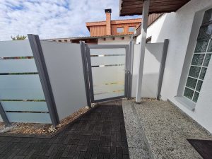 Glas-Sichtschutz lang weiß-grau